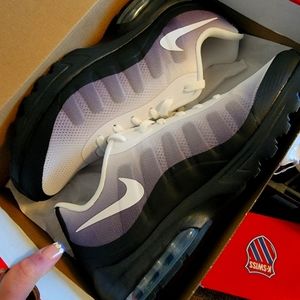 Size 11 Men's Nike's